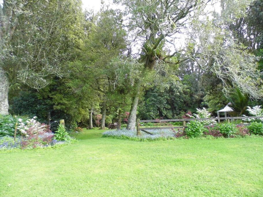 Warm Earth Cottages Aongatete Exterior photo